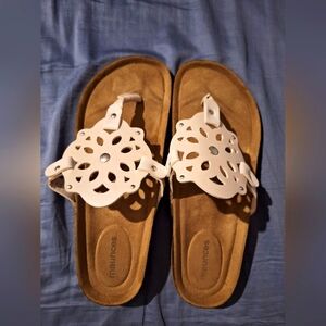 Maurices Off White And Tan Sandles